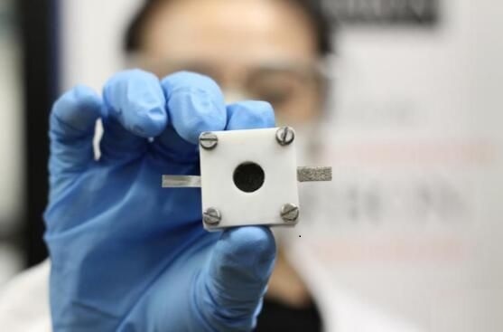 根據(jù) ZDNet 消息，悉尼大學(USyd) 和新加坡南洋理工大學的化學工程研究人員已經(jīng)開發(fā)出一種新電池技術——鋅空氣電池。研究人員認為它可以運用在電子產(chǎn)品之中，從而來代替鋰離子電池