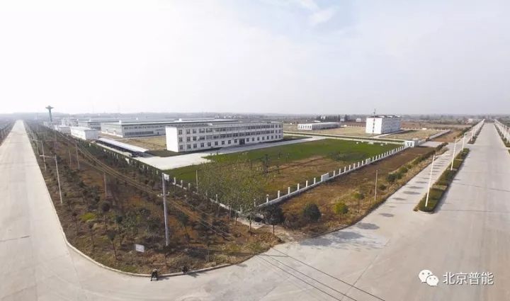 
	中國儲能網(wǎng)訊：全釩氧化還原液流電池（VRB?）儲能系統(tǒng)憑借其全壽命周期內(nèi)成本低、循環(huán)壽命長等一系列突出優(yōu)勢，在太陽能、風(fēng)能等可再生能源的迅猛發(fā)展中發(fā)揮著至關(guān)重要的作用，正在并且將持續(xù)改變世界能源結(jié)構(gòu)。



	全釩液流電池技術(shù)的全球領(lǐng)導(dǎo)者——普能公司，成功簽署“湖北棗陽10MW光儲用一體化示范項目”儲能系統(tǒng)合同