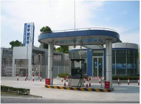 有人說，未來新能源汽車三分天下，氫燃料電池必占其一。國家已經(jīng)決定大力扶持氫燃料電池產(chǎn)業(yè)，必將復(fù)制動力鋰電池產(chǎn)業(yè)的繁榮路徑，甚至?xí)〈鷦恿︿囯姵氐牡匚? onError=