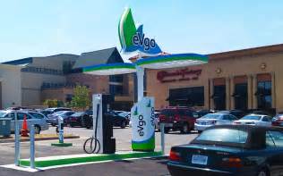 Navigant Research日前發(fā)布電動汽車直流充電報告稱，到2026年，全球電動汽車直流充電樁銷量將突破70000個。

	
報告中認(rèn)為，全球直流快速充電已經(jīng)從電動汽車充電市場的一個細(xì)分市場轉(zhuǎn)移到了具有相當(dāng)大的投資和動力的市場領(lǐng)域