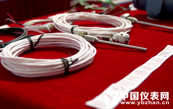 　　作為應(yīng)用于工業(yè)、科研等領(lǐng)域進(jìn)行測量、采集、分析和控制的手段和設(shè)備，儀器儀表產(chǎn)品應(yīng)用范圍覆蓋了人類活動(dòng)的所有領(lǐng)域。隨著智能化、自動(dòng)化、物聯(lián)網(wǎng)、傳感器等新技術(shù)的普遍應(yīng)用，儀器儀表的應(yīng)用領(lǐng)域?qū)⑦M(jìn)一步擴(kuò)大，并進(jìn)一步深入到智能制造的各個(gè)環(huán)節(jié)