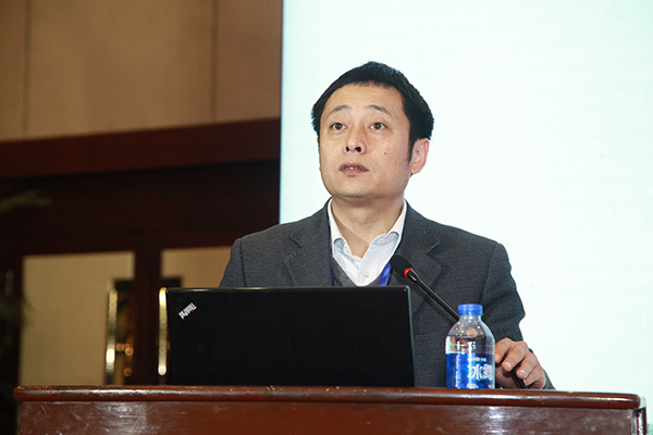 
	中國儲(chǔ)能網(wǎng)訊：近日，國家能源主動(dòng)配電網(wǎng)技術(shù)研發(fā)中心主任姜久春發(fā)表演講，主題是：鋰電池儲(chǔ)能系統(tǒng)關(guān)鍵技術(shù)。


	演講內(nèi)容如下：


	 


	姜久春：


	我講的是關(guān)于電池儲(chǔ)能，我們交大一直在做儲(chǔ)能方面，從電力系統(tǒng)、電動(dòng)汽車一直到軌道交通，我們今天講的是關(guān)于電力系統(tǒng)應(yīng)用中，我們正在做的一些事情