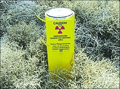 
                    
	工業(yè)物聯(lián)網(wǎng)以物聯(lián)網(wǎng)為基礎(chǔ)，與工業(yè)生產(chǎn)相結(jié)合，是從數(shù)據(jù)傳輸?shù)叫畔⒄?、再通過信息來控制設(shè)備的一個過程，從而提高效率、降低能耗。以德國的一家通過工業(yè)物聯(lián)網(wǎng)方式生產(chǎn)個人名片盒的企業(yè)運(yùn)行為例：在生產(chǎn)過程中，除了人工將零配件裝入流水線之外，所有程序都是通過設(shè)備與設(shè)備之間的數(shù)據(jù)閱讀，由機(jī)器人自動完成