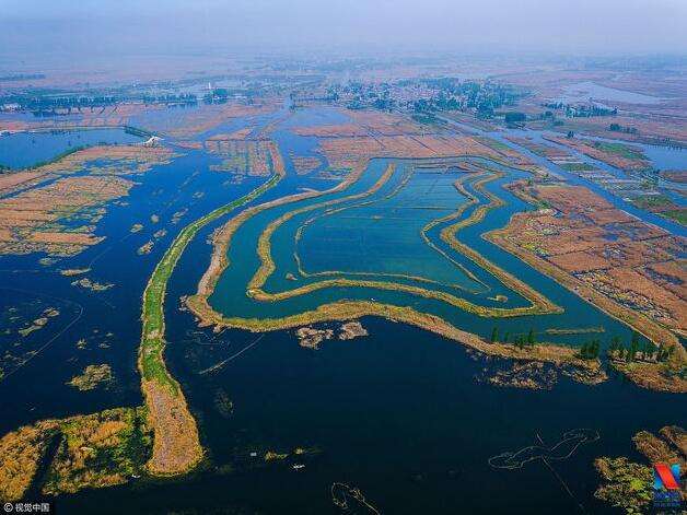 　　11月30日，國家電網(wǎng)公司董事長、黨組書記舒印彪與雄安新區(qū)臨時(shí)黨委副書記黨曉龍?jiān)诰┡e行會談。雙方圍繞雄安新區(qū)電網(wǎng)規(guī)劃建設(shè)和高端產(chǎn)業(yè)發(fā)展進(jìn)行了交流，就進(jìn)一步深化合作，促進(jìn)雄安新區(qū)智能、綠色、創(chuàng)新發(fā)展達(dá)成共識
