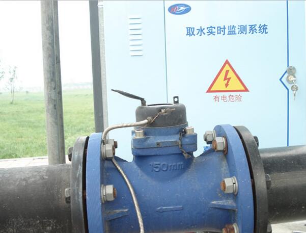 　　近日，從山東淄博市張店區(qū)水資辦獲悉，為順利推進(jìn)全區(qū)水資源稅改革試點(diǎn)工作，張店區(qū)水資辦于12月1日零時(shí)開(kāi)展取水計(jì)量“零點(diǎn)行動(dòng)”，以確定適用水資源稅征收的起始取水量數(shù)據(jù)。  (圖片來(lái)自網(wǎng)絡(luò)，侵刪) 　　現(xiàn)場(chǎng)查驗(yàn)取用水戶取水量