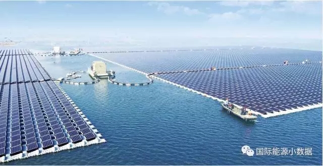 
	中國儲(chǔ)能網(wǎng)訊：2017年7月彭博新能源財(cái)經(jīng)（BNEF）預(yù)測中國今年的新增光伏裝機(jī)可達(dá)到30吉瓦，而實(shí)際上到9月底中國的新增光伏裝機(jī)已經(jīng)達(dá)到34.5吉瓦，所以BNEF的最新預(yù)測是中國2017年新增光伏裝機(jī)將達(dá)54吉瓦，累計(jì)裝機(jī)達(dá)到120吉瓦。相比之下，預(yù)計(jì)美國今年新增裝機(jī)為12.4吉瓦，到年底累計(jì)光伏裝機(jī)可達(dá)52吉瓦