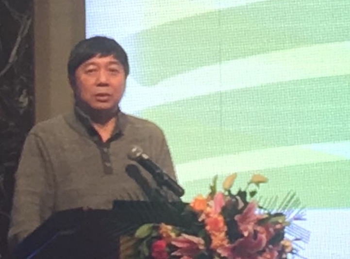 
	中國儲能網(wǎng)訊：如何讓可再生能源在電力系統(tǒng)中高比例應(yīng)用？高比例應(yīng)用可再生能源的路徑是什么？各階段對逆變器的要求不一樣。現(xiàn)在無非就是做分布式+儲能變成微網(wǎng)，不同階段對自動化逆變器完全不一樣