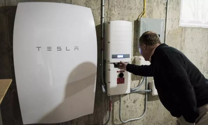 
	中國儲能網(wǎng)訊：未來能源系統(tǒng)正在朝著分布式發(fā)展，北美一些家庭開始嘗試著以太陽能光伏加儲能離網(wǎng)自主供電。那么，維持家庭100%自主供電需要多大的儲能容量?加拿大Pacific Institute for Climate Solutions以加拿大西部一些城市2016年的數(shù)據(jù)為基礎(chǔ)，對此問題進(jìn)行了研究