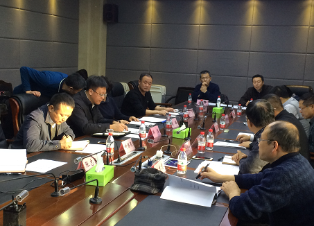 　　12月5日，遼寧省地方標(biāo)準(zhǔn)《海砂開采占用海域面積測(cè)繪鑒定技術(shù)規(guī)程》通過遼寧省質(zhì)量技術(shù)監(jiān)督局和遼寧省海洋與漁業(yè)廳共同組織的技術(shù)審查，該技術(shù)規(guī)程是我國首個(gè)地方海砂開采占用海域面積測(cè)繪鑒定技術(shù)規(guī)程，也是遼寧省海洋執(zhí)法機(jī)構(gòu)加強(qiáng)制度建設(shè)的又一重要成果。  　　近年來，由于大規(guī)模基礎(chǔ)設(shè)施和城市建設(shè)對(duì)砂石需求日趨旺盛，海砂因成本低廉逐漸成為工程砂石的追逐熱點(diǎn)，遼寧省海洋執(zhí)法部門海砂保護(hù)的責(zé)任和壓力日益加大， 2016年5月起，遼寧省海監(jiān)漁政局與遼寧飛思海洋科技有限公司共同起草編制了《海砂開采占用