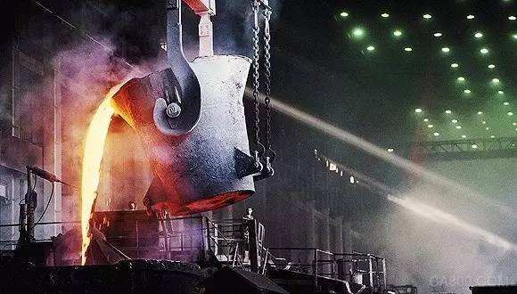 
                    
	今日，發(fā)改委舉行電話會議，發(fā)改委副主任連維良發(fā)表講話，鼓勵煤炭企業(yè)響應(yīng)黨中央、國務(wù)院深入推進(jìn)供給側(cè)結(jié)構(gòu)性改革的決策，加快推動《關(guān)于做好2017年鋼鐵煤炭行業(yè)化解過剩產(chǎn)能實(shí)現(xiàn)脫困發(fā)展工作的意見》等系列文件落地，進(jìn)行企業(yè)的合并，做到去產(chǎn)能、保供應(yīng)、穩(wěn)價格。


	 


	本次會議指出，2017年是供給側(cè)結(jié)構(gòu)性改革的深化之年，也是去產(chǎn)能的攻堅(jiān)之年，面臨許多新的風(fēng)險和挑戰(zhàn)，要堅(jiān)持穩(wěn)中求進(jìn)工作總基調(diào)，牢固樹立新發(fā)展理念，處理好政府和市場、短期和長期、減法和加法、供給和