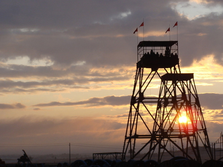 近日，國(guó)家發(fā)展改革委、國(guó)家能源局印發(fā)了《煤炭工業(yè)發(fā)展“十三五”規(guī)劃》（以下簡(jiǎn)稱《規(guī)劃》）?！兑?guī)劃》闡明了“十三五”時(shí)期我國(guó)煤炭工業(yè)發(fā)展的指導(dǎo)思想、基本原則、發(fā)展目標(biāo)、主要任務(wù)和保障措施，是指導(dǎo)煤炭工業(yè)科學(xué)發(fā)展的總體藍(lán)圖和行動(dòng)綱領(lǐng)