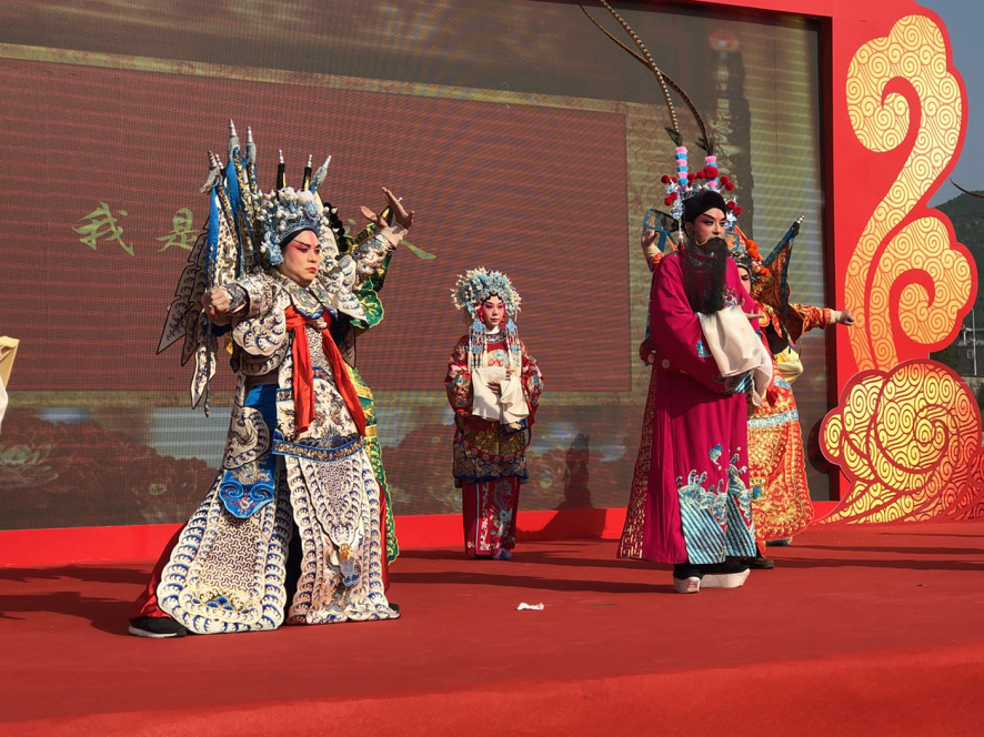 
	中國儲能網(wǎng)訊：12月11日，福建冠城瑞閩新能源科技有限公司（下稱“冠城瑞閩”）竣工投產(chǎn)暨產(chǎn)品發(fā)布會在福建福清融僑工業(yè)區(qū)舉行。


	 


	冠城瑞閩竣工投產(chǎn)儀式


	據(jù)了解，2015年5月6日，原本以地產(chǎn)和漆包線業(yè)務為主業(yè)的冠城大通開始試水新能源業(yè)務轉(zhuǎn)型