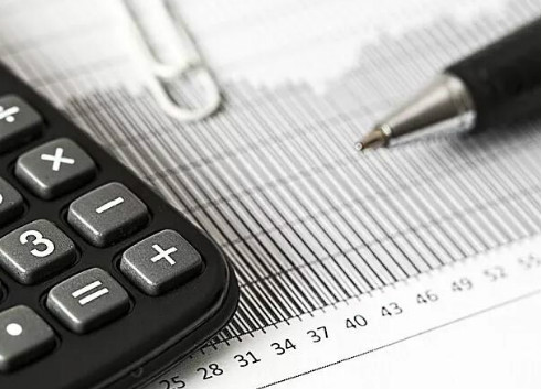 　　12月5日，國家電網(wǎng)公司2017年第二次電能表及用電信息采集設(shè)備招標(biāo)結(jié)果正式公布。此次中標(biāo)的總金額為38.9553億元，中標(biāo)企業(yè)共58家