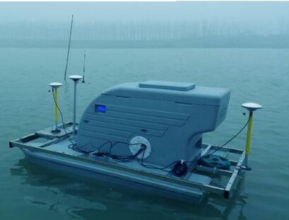 　　近段時間，在浙江寧波江北裘市大河街道級河長陳曉東的手機上，新裝了一款名叫“智能河小二”的軟件，可以實時查看裘市大河的水質(zhì)情況。手機軟件的另一端，則連著漂浮在水上的太陽能水質(zhì)監(jiān)測設(shè)備