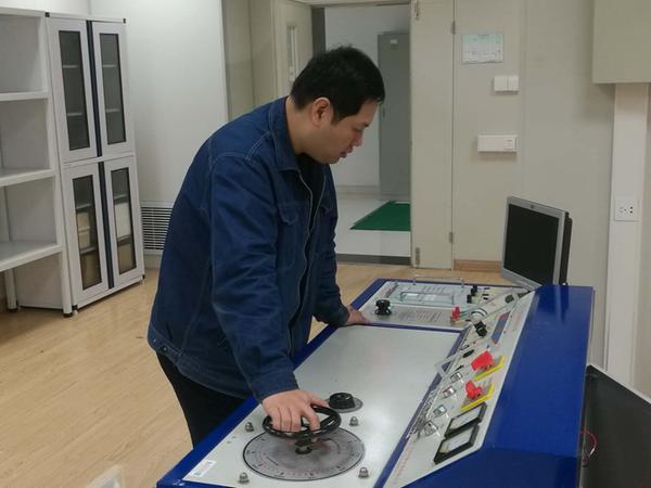 　　雷鋒同志在他的日記中寫過這樣一段話：“要堅守在自己的崗位上。有些人說工作忙、沒有時間學(xué)習