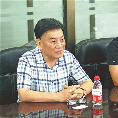 　　成立于1958年的寧波水表廠，已運營了60個春秋。從銷售額數(shù)千萬元的傳統(tǒng)水表制造企業(yè)，到年收入超過8億元、凈利潤超過1億元的全球水計量領(lǐng)域龍頭品牌，寧波水表保持了創(chuàng)建以來連續(xù)數(shù)十年未虧損的“奇跡”