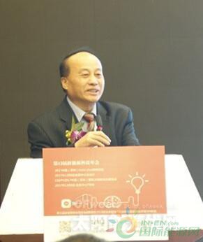 化石能源并不能長久利用，目前存儲的化石能源只夠我們消耗300年，全球最多還有150年的時間發(fā)展新能源，其中太陽能的發(fā)展是重中之重。

加拿大工程院院士張久俊
加拿大工程院院士張久俊認為，能源是人類生活中必不可少的一環(huán)，但是地球的環(huán)境也是人類能夠健康生活的前提