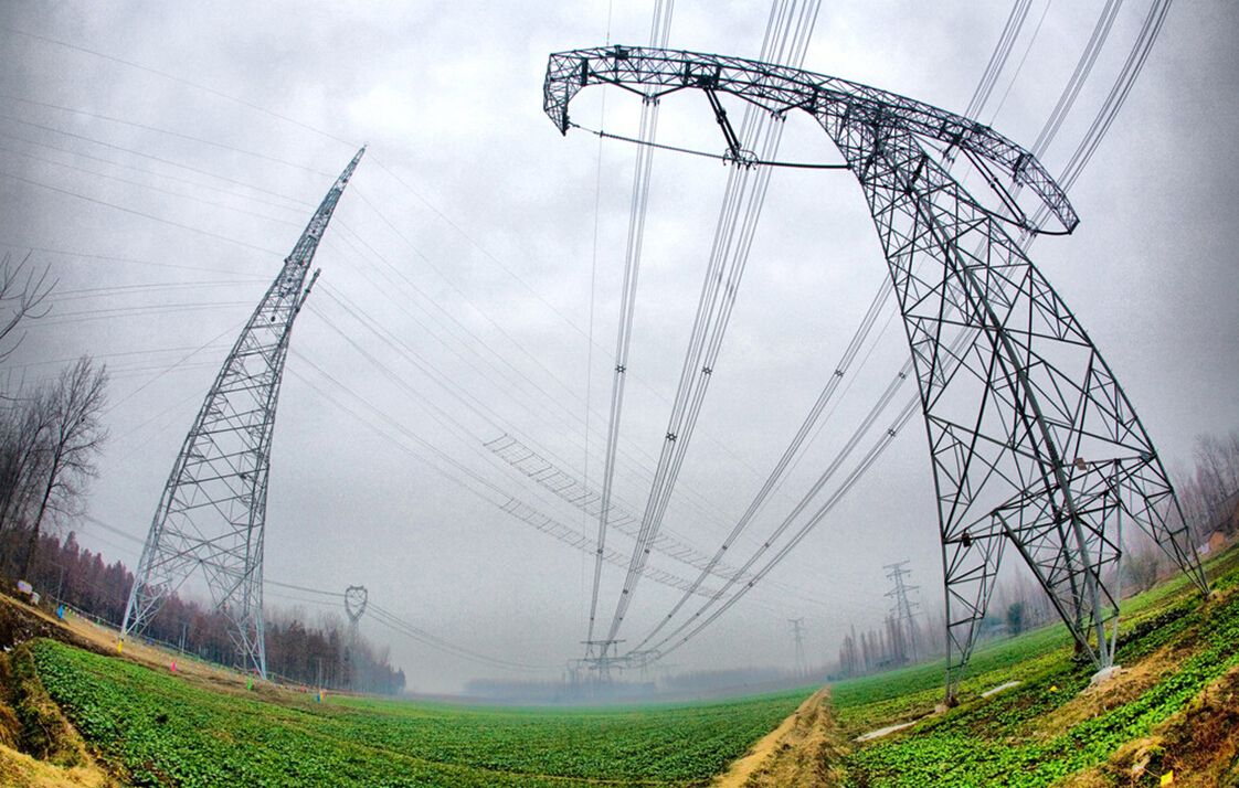 　　黨的十九大召開后，國網(wǎng)長沙供電公司及時(shí)、全面、準(zhǔn)確傳達(dá)會議精神，組織基層單位和廣大干部職工認(rèn)真學(xué)習(xí)十九大提出的新思想、新觀點(diǎn)、新論斷，在公司掀起學(xué)習(xí)貫徹十九大精神的熱潮。目前，公司把思想和行動統(tǒng)一到大會的各項(xiàng)部署上來，發(fā)揮央企“六個(gè)力量”作用，為長沙提供更堅(jiān)強(qiáng)、更可靠、更智能、更清潔的電力保障