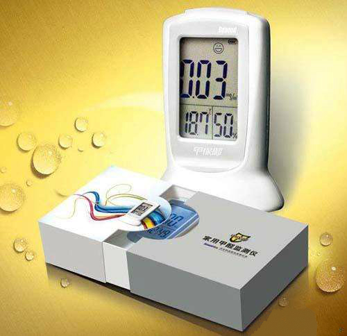 　　如今，空氣質(zhì)量的好壞，直接影響著人們的幸福指數(shù)，越來越受到人們的關(guān)注。  (圖片來自網(wǎng)絡(luò)，侵刪) 　　近年來，隨著人們生活水平的提高，人們對(duì)居住環(huán)境的要求也越來越高，原本裝修中不當(dāng)回事的甲醛檢測(cè)也被重視起來，并催生了家用甲醛檢測(cè)儀等相關(guān)產(chǎn)品的熱銷