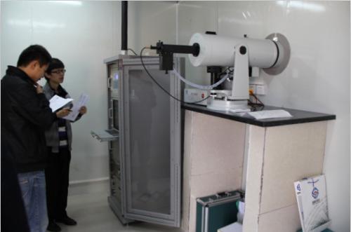 　　打開電腦屏幕，各鄉(xiāng)鎮(zhèn)站空氣質(zhì)量狀況一目了然，不僅能隨時(shí)掌握某一鄉(xiāng)鎮(zhèn)的實(shí)時(shí)空氣質(zhì)量，還能查詢歷史變化情況，及時(shí)發(fā)現(xiàn)污染行為。近日，河北石家莊鄉(xiāng)鎮(zhèn)站空氣質(zhì)量監(jiān)測(cè)系統(tǒng)實(shí)現(xiàn)試運(yùn)行