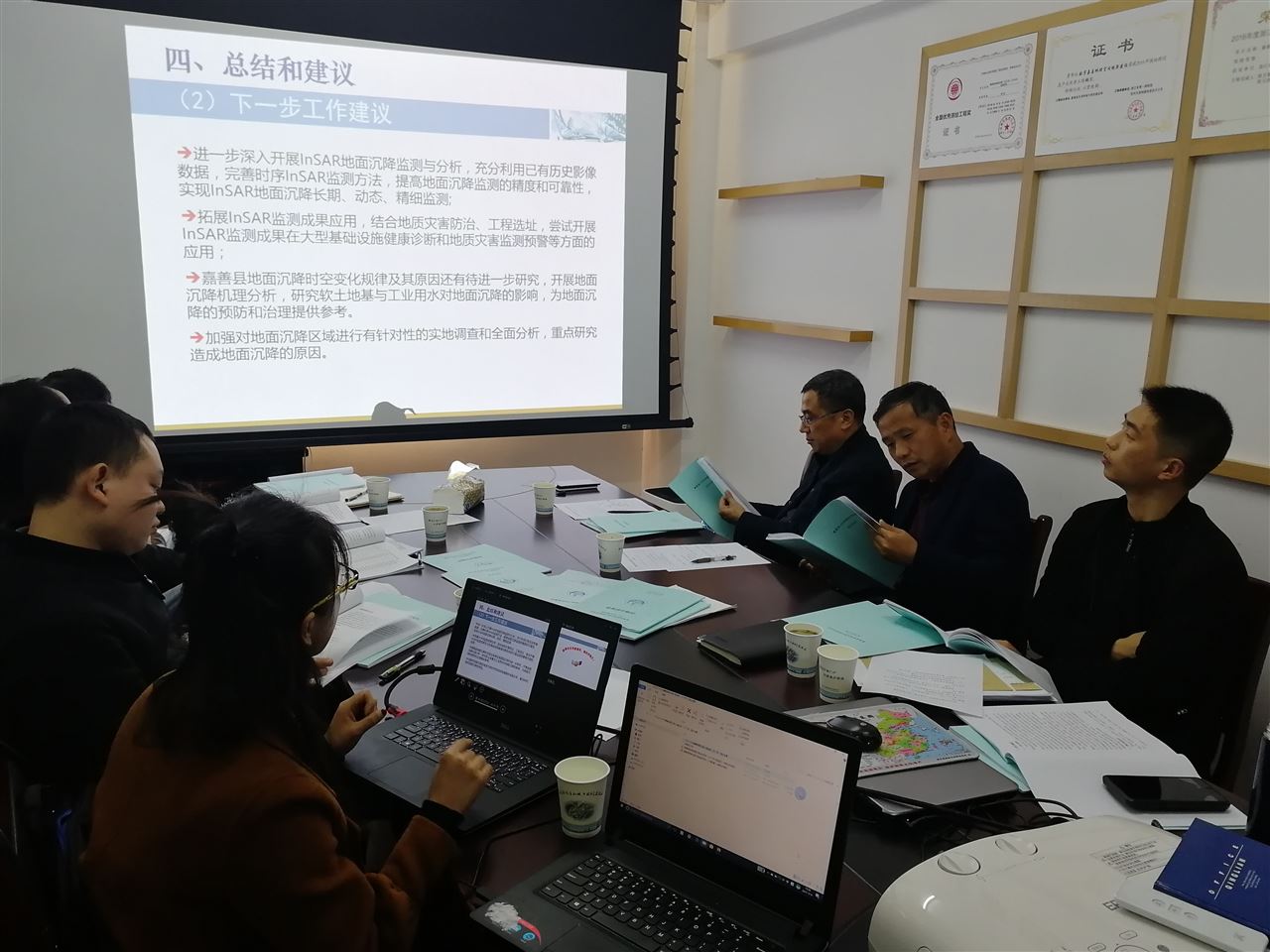 　　12月6日，浙江嘉善縣組織召開縣域地面沉降監(jiān)測項目(水準(zhǔn)監(jiān)測)驗收會。驗收會邀請了來自省內(nèi)的相關(guān)專家組成驗收小組，會議由縣測繪與地理信息局科長潘斌主持，縣國土局、交通局、水利局等相關(guān)部門負(fù)責(zé)人出席了會議