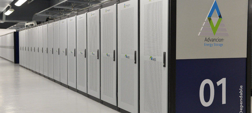 
	中國儲能網(wǎng)訊：多虧了融資量的不斷增加，工/商業(yè)太陽能市場終于在美國站穩(wěn)了腳跟，而儲能板塊也隨之不斷發(fā)展壯大。前不久，調(diào)查公司IHS Markit根據(jù)十項嚴格制定的標準，評出了排在前列的儲能系統(tǒng)供應商