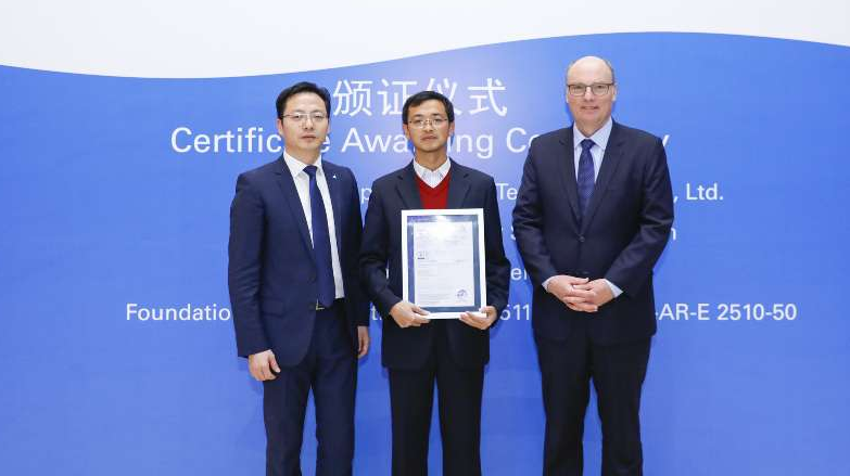 
	中國儲能網(wǎng)訊：12月15日，上海中興派能能源科技股份有限公司(以下簡稱”中興派能”)正式獲得TüV萊茵頒發(fā)的全球首張儲能系統(tǒng)2PfG 2511 & VDE-AR-E 2510-50證書。作為國內(nèi)領(lǐng)先的儲能系統(tǒng)綜合解決方案供應(yīng)商，中興派能專注于儲能領(lǐng)域，秉承可信交付的經(jīng)營理念，為用戶提供高可靠性、高靈活度、高性價比的儲能系統(tǒng)解決方案，此次獲得全球首張VDE證書，也是對中興派能多年來堅持技術(shù)投入的最好褒獎