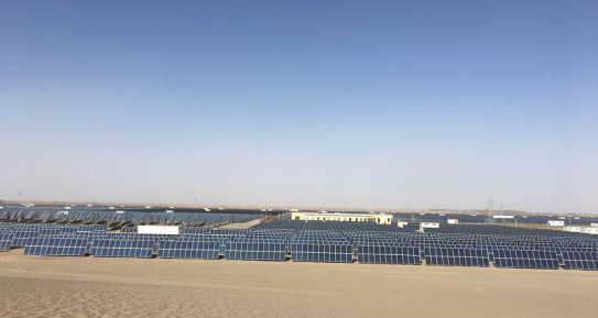 
	中國儲能網(wǎng)訊：近日，華能首個針對已投運(yùn)光伏電站的直流側(cè)儲能升級改造工程調(diào)試成功，正式投入運(yùn)行。該項目位于華能青海格爾木集中式光伏電站四期，電站規(guī)模180MW，一期儲能示范項目3.5MWH,采用鉛碳電池和磷酸鐵鋰電池，上能電氣為該項目提供了光伏直流側(cè)儲能專用DC/DC變流器，配合華能清能院自主開發(fā)的直流側(cè)光伏儲能管理系統(tǒng)，在已投運(yùn)光伏電站第三方品牌光伏逆變器直流輸入側(cè)成功接入儲能系統(tǒng)，將傳統(tǒng)光伏電站升級為光伏儲能電站，項目建成后將有效解決光伏電站棄光限電問題，同時也進(jìn)一步提升了該電站出力曲線預(yù)測和控制精