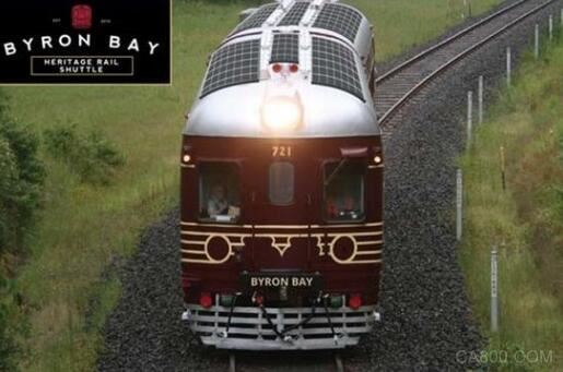 
                        12月18日電，據(jù)澳大利亞廣播公司報(bào)道，世界首輛以太陽能為動力的火車日前在澳大利亞著名景點(diǎn)位于新南威爾士州北海岸的拜倫灣運(yùn)行，首次運(yùn)行載客近100名。

    據(jù)悉，該輛火車是有70年歷史的“紅色響尾蛇”號，在經(jīng)歷了一番翻新后，目前主要在拜倫灣的一條由廢棄鐵路改造約3公里的觀光路線上運(yùn)行