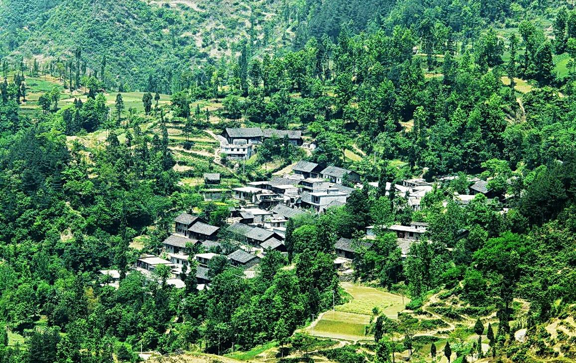 　　貴州省日前對外公布中央環(huán)保督察整改方案提出，將建立生態(tài)環(huán)境“大數(shù)據(jù)”監(jiān)測網(wǎng)絡(luò)，加強(qiáng)環(huán)境執(zhí)法和監(jiān)測能力建設(shè)。 圖片來自網(wǎng)絡(luò)，侵刪 　　今年4月26日至5月26日，中央第七環(huán)境保護(hù)督察組對貴州省開展了為期一個月的環(huán)境保護(hù)督察，并于8月1日正式向貴州省反饋了督察意見