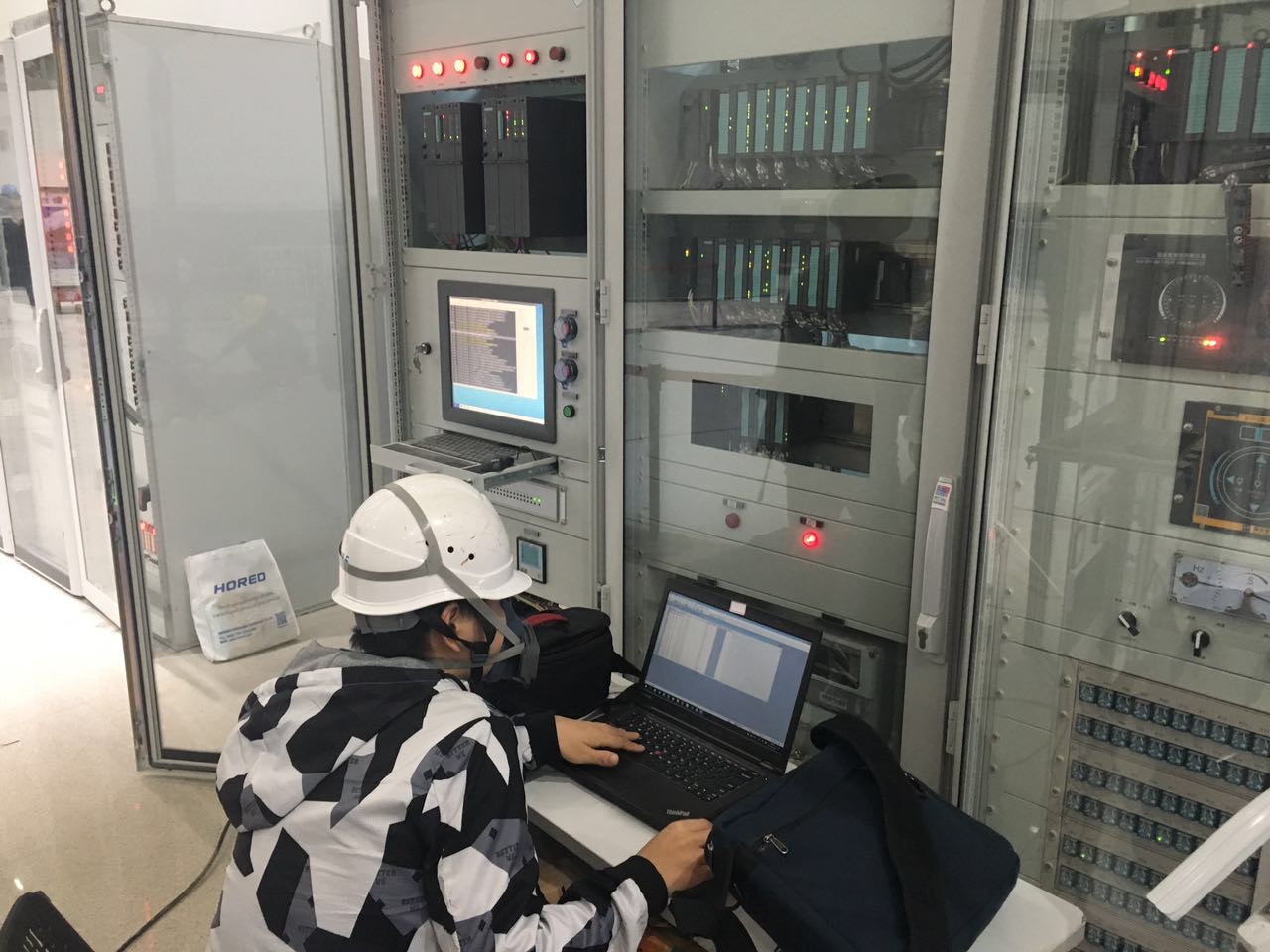 
	中國儲能網(wǎng)訊：日前，海南省內首座抽水蓄能電站正式建成，預計本月23日正式商業(yè)投產運營。南方電網(wǎng)調峰調頻發(fā)電公司海南瓊中抽水蓄能電站是海南省第一個抽水蓄能電站，該電站的投產對海南省經濟社會可持續(xù)發(fā)展與生態(tài)環(huán)境建設都具有重要意義