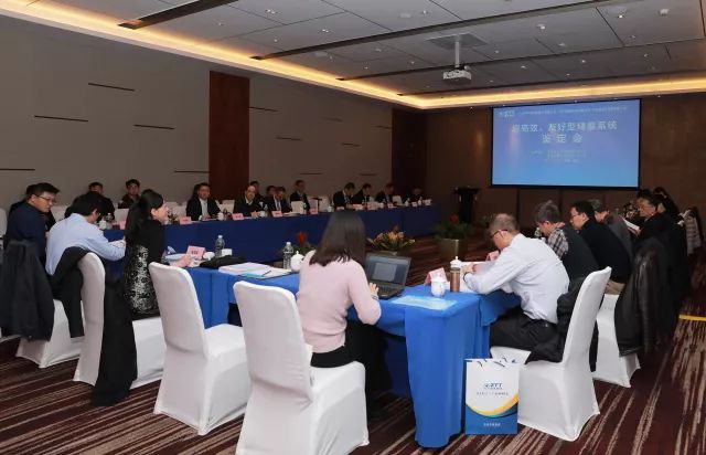 
	中國儲能網(wǎng)訊：隨著我國電力體制改革不斷深化和能源互聯(lián)網(wǎng)的興起、“三北”地區(qū)調峰調頻需求的增加以及棄風棄光問題的凸顯，大規(guī)模儲能系統(tǒng)在可再生能源消納、分布式發(fā)電和微網(wǎng)等領域的應用價值受到越來越多的重視。


	日前，中天科技“超高效、友好型”500kW/1MWh集裝箱儲能系統(tǒng)通過了江蘇省經信委組織的新產品鑒定，為破解我國光伏市場的棄光困局，推動光伏電站大規(guī)模走進千家萬戶儲備了成熟的技術