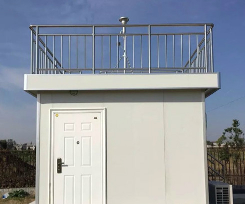 　　近日，記者從湖北天門市氣象局獲悉，天門市建成首個PM2.5大氣成分監(jiān)測站，將與環(huán)保部門大氣成分監(jiān)測站形成天門大氣成分監(jiān)測站網(wǎng)。  圖片來自天門網(wǎng) 　　為進一步做好空氣污染氣象監(jiān)測、預報預警服務，天門市氣象局完善監(jiān)測系統(tǒng)，建成了全市首個PM2.5大氣成分監(jiān)測站，對二氧化硫、氮氧化物、可吸入顆粒物、細顆粒物、臭氧、一氧化碳等主要污染物指標進行24小時連續(xù)、自動監(jiān)測