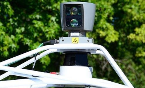 　　為改善環(huán)境空氣質(zhì)量，加強(qiáng)大氣污染治理力度，有效監(jiān)控環(huán)境質(zhì)量狀況，青海西寧市環(huán)保部門購置了一套灰霾激光雷達(dá)監(jiān)測系統(tǒng)，經(jīng)3個(gè)多月設(shè)備安裝調(diào)試和試運(yùn)行后已投入使用。  (圖片來自網(wǎng)絡(luò)，侵刪) 　　據(jù)記者了解，這套設(shè)備通過一束射向大氣的激光，便能在后臺(tái)系統(tǒng)中呈現(xiàn)出空氣中顆粒物的立體分布，能夠更好地為大氣污染預(yù)警提供數(shù)據(jù)支撐