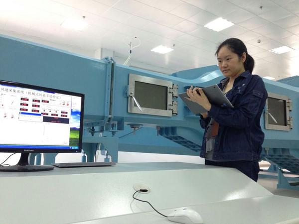 　　陳君同志是江蘇省傳感中心檢驗(yàn)部的檢定員，主要從事風(fēng)速、氣壓、振動(dòng)和轉(zhuǎn)速等儀表設(shè)備的檢定與校準(zhǔn)工作、傳感器委托檢驗(yàn)及儀表可靠性試驗(yàn)工作。在日常工作中，她認(rèn)真嚴(yán)謹(jǐn)，刻苦鉆研，勇挑重?fù)?dān)，按時(shí)完成領(lǐng)導(dǎo)安排的各項(xiàng)任務(wù)；在面對(duì)客戶的檢測服務(wù)過程中，她耐心細(xì)致，熱情周到，受到廣大客戶的好評(píng)