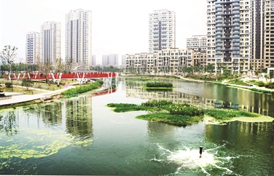 　　12月21日，江蘇南京市舉行例行新聞發(fā)布會，南京市水務局、市環(huán)保局負責人解讀了新出爐的《南京市水環(huán)境提升行動計劃(2018—2020年)》。  南京楊家圩河經過半年整治，水體治理與景觀提升顯成效