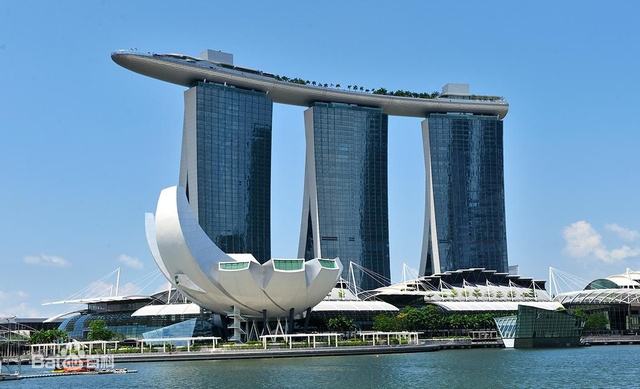 　　自從2014年開啟智慧國家工程，新加坡已經(jīng)逐漸成為智慧城市領(lǐng)域的世界領(lǐng)導(dǎo)者。據(jù)悉，新加坡能源市場管理局(EMA)計劃在2018年下半年推出智能電表安裝項目，對此，很多公司很早就瞄準(zhǔn)這個商機(jī)，做好準(zhǔn)備搶占智能電表的市場份額