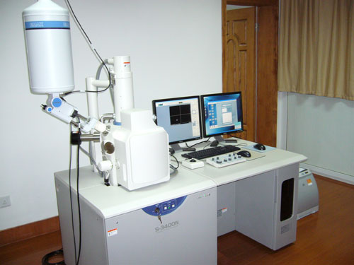 　　近日，在科技廳大型儀器設(shè)備購置計劃和河南省計量科學(xué)研究院事業(yè)發(fā)展項目支持下，河南省質(zhì)監(jiān)系統(tǒng)第一臺場發(fā)射掃描電子顯微鏡(德國蔡司 sigma 300)順利通過驗收并正式開始運行。 (圖片來源于網(wǎng)絡(luò)，侵刪) 　　場發(fā)射掃描電子顯微鏡具有超高分辨率，能做各種固態(tài)樣品表面形貌的二次電子像、反射電子像觀察及圖像處理