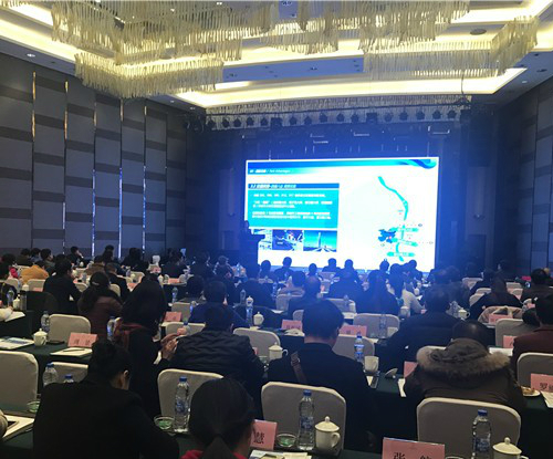 　　互聯(lián)網(wǎng)遇上檢驗檢測，會擦出怎樣的火花？12月22日上午，由岳麓科技產(chǎn)業(yè)園聯(lián)合湖南航天天麓新材料檢測有限責(zé)任公司舉辦的2017年“工業(yè)互聯(lián)網(wǎng)+檢驗檢測”論壇在湖南長沙市岳麓區(qū)舉辦，這是繼11月24日多個重點檢驗檢測企業(yè)落戶長沙之后，星城檢驗檢測行業(yè)的又一盛會。  圖為論壇現(xiàn)場