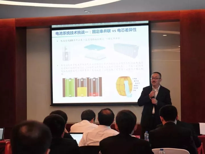 
	中國(guó)儲(chǔ)能網(wǎng)訊：2017年12月3日至5日，清華大學(xué)能源互聯(lián)網(wǎng)創(chuàng)新研究院主任研究員慈松在某論壇上發(fā)表了《數(shù)字儲(chǔ)能與能源互聯(lián)網(wǎng)的應(yīng)用》演講，討論電池儲(chǔ)能技術(shù)存在問(wèn)題，展望未來(lái)儲(chǔ)能技術(shù)的發(fā)展。 



	 


	清華大學(xué)能源互聯(lián)網(wǎng)創(chuàng)新研究院主任研究員 慈松



	近年來(lái)儲(chǔ)能介質(zhì)技術(shù)發(fā)展迅速，然而儲(chǔ)能領(lǐng)域依然存在著信息化水平低，用戶體驗(yàn)差，缺乏可復(fù)制的商業(yè)模式等問(wèn)題