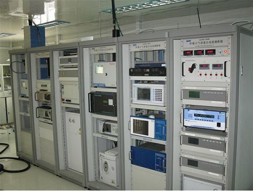 　　黑龍江哈爾濱市“大氣超級站”項目近日完成招標(biāo)進(jìn)入建設(shè)階段。該站可對不同高度的空間進(jìn)行污染物監(jiān)測，更清晰分析污染來源，為給治理大氣污染提供更科學(xué)依據(jù)