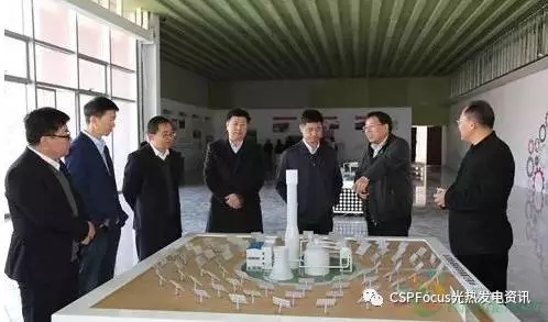 
	中國儲能網(wǎng)訊：儲熱，也是儲能的一種技術(shù)路線，其原理是利用儲熱介質(zhì)進(jìn)行熱量的存儲和釋放。在一個熱儲能系統(tǒng)中，熱能被儲存在隔熱容器的媒質(zhì)中，以后需要時可以轉(zhuǎn)化回電能，也可直接利用而不再轉(zhuǎn)化回電能