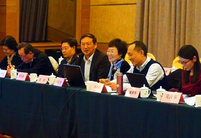 　　12月14-15日，全國儀器分析測試標(biāo)準(zhǔn)化技術(shù)委員會(SAC/TC481，以下簡稱“標(biāo)委會”)二屆四次年會在北京召開。主任委員張玉奎院士，副主任委員王海舟院士、柴之芳院士，副主任委員、中國分析測試協(xié)會秘書長張渝英，副主任委員、中國計(jì)量院副院長房慶，中國分析測試協(xié)會副理事長吳波爾，科技部資源配置與管理司相關(guān)領(lǐng)導(dǎo)和委員等共50余人出席了此次會議