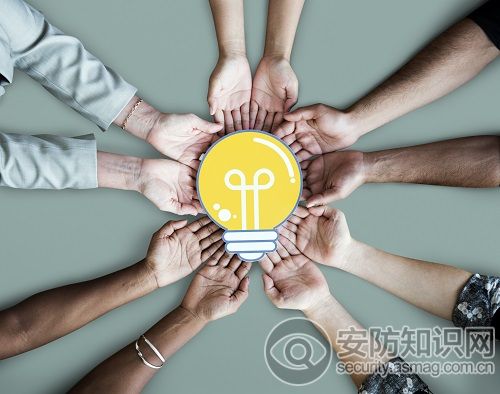 
            	回顧一、“全網(wǎng)智能”升級在安防領(lǐng)域，華為秉承工匠精神，以創(chuàng)新驅(qū)動，質(zhì)量引領(lǐng)，不斷提升解決方案的能力和實(shí)踐水平。今年度，華為在安防、大數(shù)據(jù)、物聯(lián)網(wǎng)解決方案等方面取得全面突破進(jìn)展