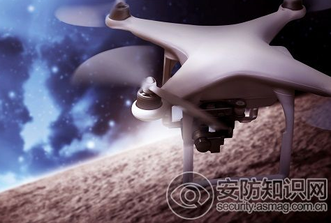 
            	2015年無人機(jī)的概念被炒的火熱，但凡參加大小展會，必定能見無人機(jī)出來“耍酷”，兩年之后，虛火已過，無人機(jī)從展會上沒了蹤跡，市場回歸平靜。今年從上半年的黑飛不止到禁飛令升級，到工信部力挺民用無人機(jī)三年到五年規(guī)劃，命途多舛的消費(fèi)無人機(jī)，在多重禁飛令和千億市場藍(lán)海的雙重博弈下，曲折的成長