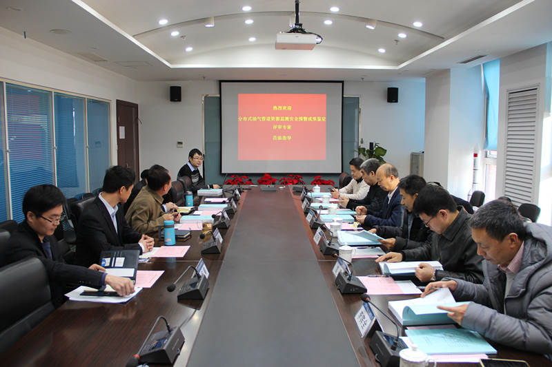 　　2017年12月20日，中國航天空氣動(dòng)力技術(shù)研究院在北京航天易聯(lián)科技發(fā)展有限公司主持召開了“分布式油氣管道資源監(jiān)測安全預(yù)警系統(tǒng)研制”項(xiàng)目的科技成果鑒定評審會(huì)。  　　專家組聽取了項(xiàng)目組所做的技術(shù)報(bào)告，審查了測試報(bào)告、應(yīng)用證明和知識產(chǎn)權(quán)報(bào)告，并進(jìn)行了全面、深入的質(zhì)詢和討論，項(xiàng)目組領(lǐng)導(dǎo)及相關(guān)技術(shù)人員對專家所提出的問題進(jìn)行了詳細(xì)的解答，并得到了專家們的一致認(rèn)可