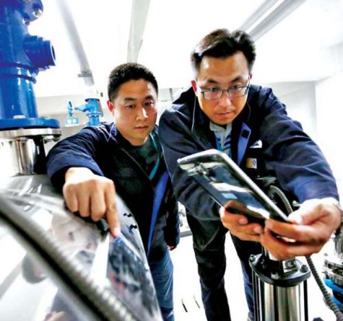 　　為更好地服務(wù)市民，山東濟(jì)南水務(wù)集團(tuán)推進(jìn)“智慧水務(wù)”建設(shè)，實(shí)現(xiàn)生產(chǎn)過程自動(dòng)化。通過對水廠、加壓站的無人值守改造，實(shí)現(xiàn)恒壓供水，市民家的供水水壓也將更穩(wěn)定