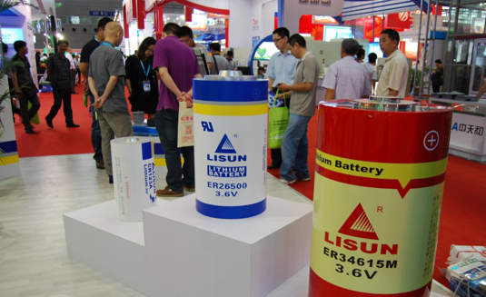 
	中國儲(chǔ)能網(wǎng)訊：資產(chǎn)置出的重組事宜尚未塵埃落定，*ST嘉陵（600877，SH）欲置入新能源相關(guān)資產(chǎn)的事宜已有眉目。


	


	12月26日晚間，*ST嘉陵發(fā)布公告表示，公司擬注入資產(chǎn)初步包括中電力神有限公司（以下簡稱中電力神）和/或其關(guān)聯(lián)方下屬的鋰離子特種電源業(yè)務(wù)相關(guān)資產(chǎn)