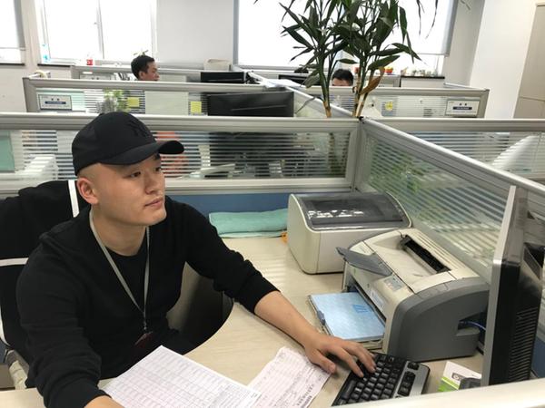 　　蔡舸2012年進(jìn)入江蘇無(wú)錫市計(jì)量測(cè)試院力學(xué)與工程計(jì)量檢測(cè)部門工作，主要從事扭力扳手、轉(zhuǎn)矩轉(zhuǎn)速測(cè)量以及車檢線相關(guān)計(jì)量器具的檢測(cè)。短短幾年內(nèi)，通過(guò)不斷地學(xué)習(xí)和實(shí)踐，他已從當(dāng)初的一名新人成長(zhǎng)為部門的技術(shù)骨干