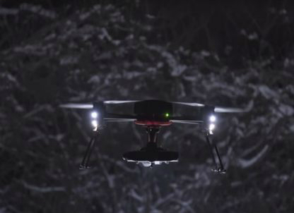 　　為進一步打擊企業(yè)違法排污，打贏藍天保衛(wèi)戰(zhàn)，12月26日晚，廣東省廣州市環(huán)保局聯(lián)合麻涌環(huán)保分局，出動無人機對新沙港片區(qū)的企業(yè)進行高空大氣巡查，同時對片區(qū)環(huán)境質(zhì)量進行夜間巡查。  (圖片來自網(wǎng)絡，侵刪) 　　新沙港工業(yè)片區(qū)，工業(yè)企業(yè)及海港碼頭聚集，一直以來是群眾關注的重點區(qū)域